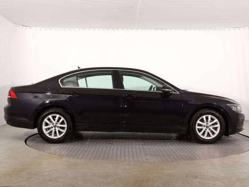 Volkswagen Passat, 2022