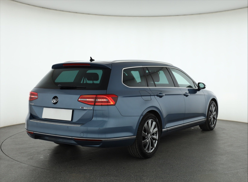 Volkswagen Passat, 2015