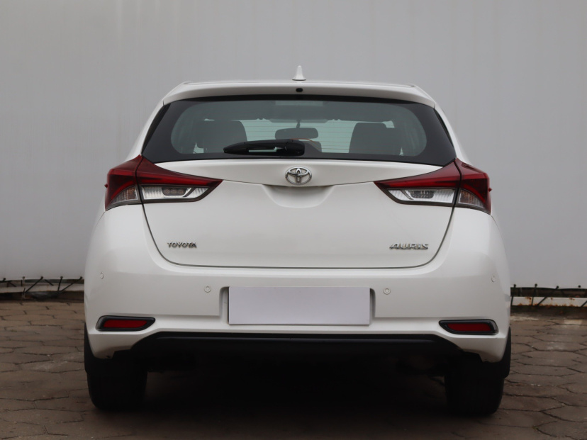 Toyota Auris, 2016