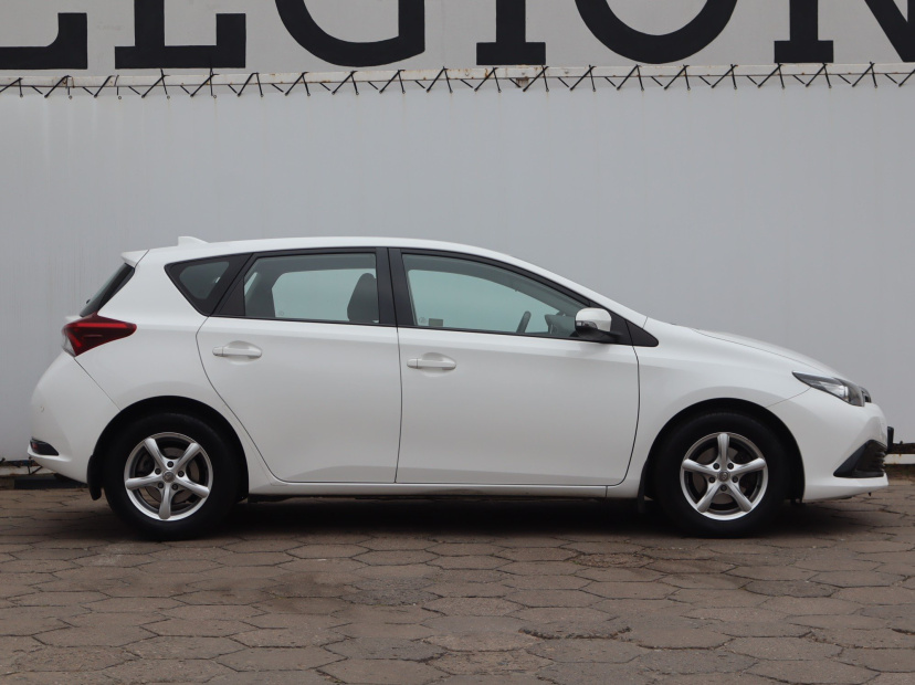 Toyota Auris, 2016