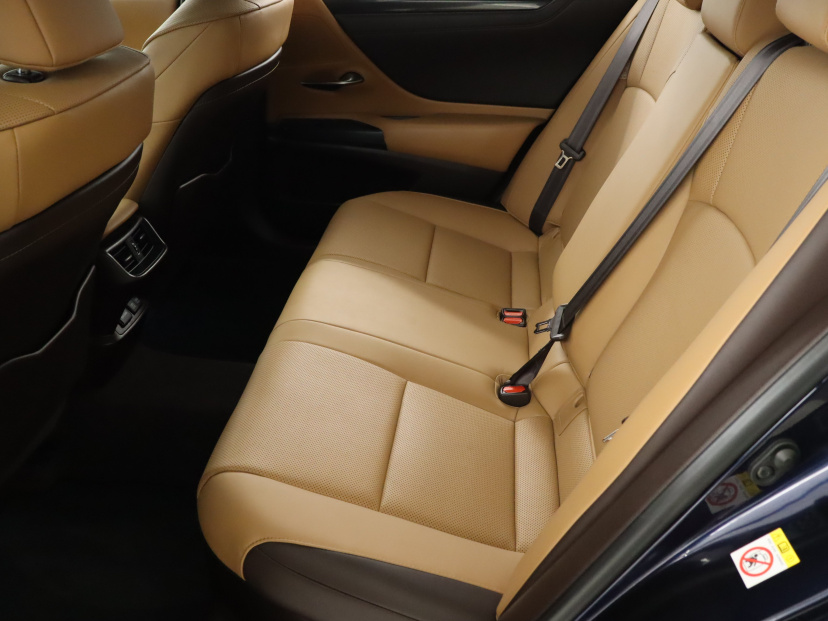 Lexus ES, 2019