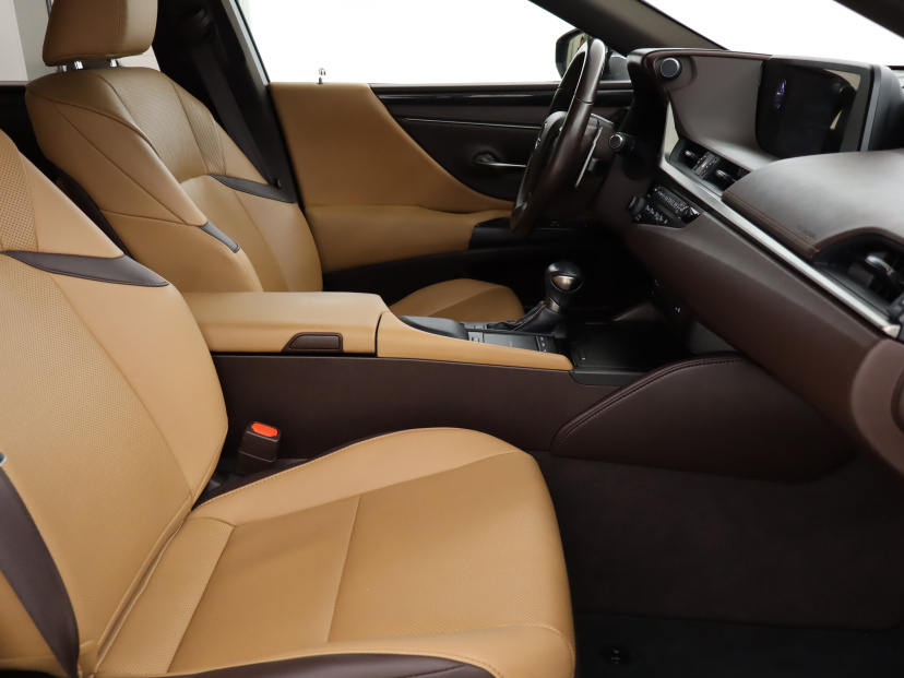 Lexus ES, 2019