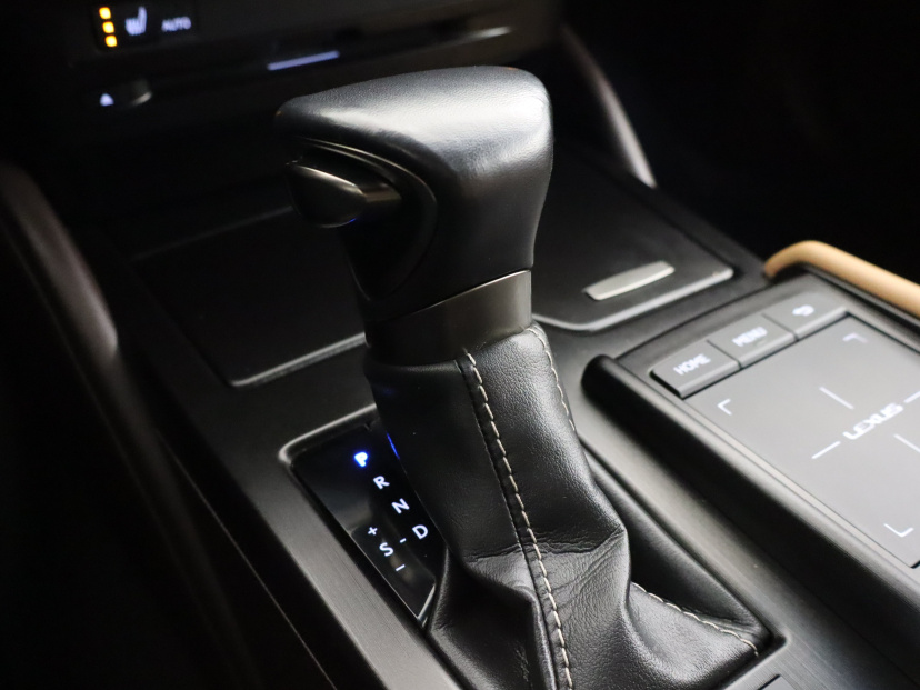 Lexus ES, 2019
