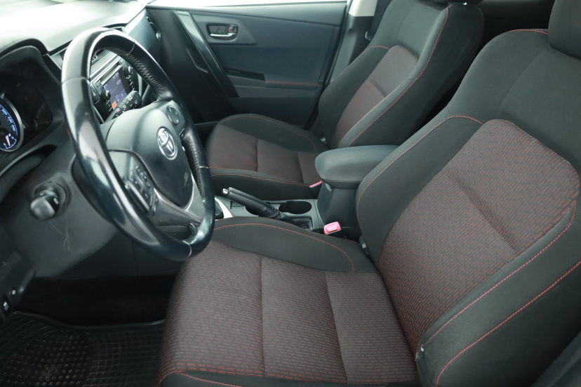 Toyota Auris, 2013