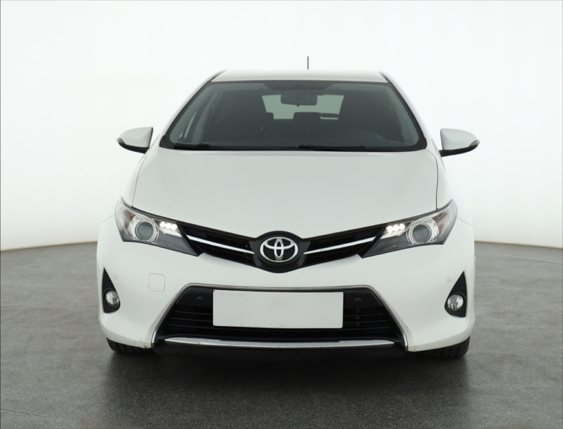 Toyota Auris, 2013