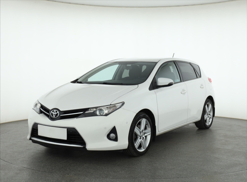 Toyota Auris, 2013