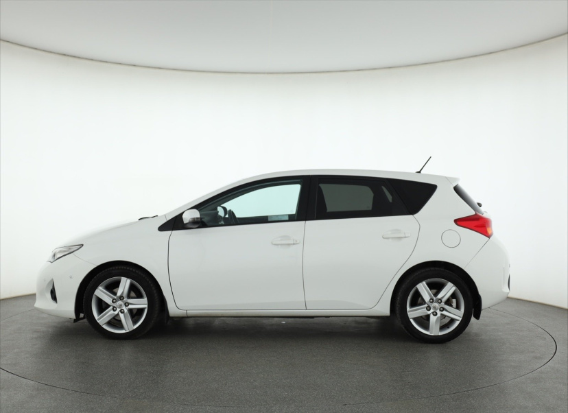 Toyota Auris, 2013
