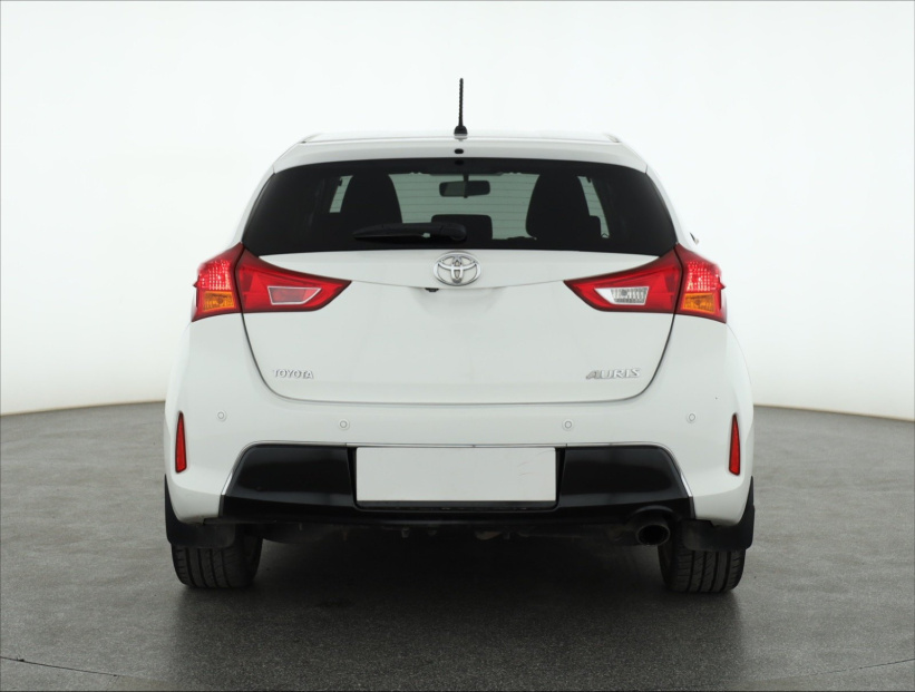 Toyota Auris, 2013