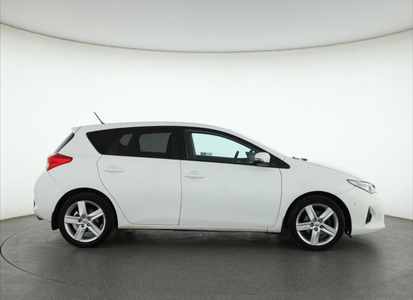 Toyota Auris, 2013
