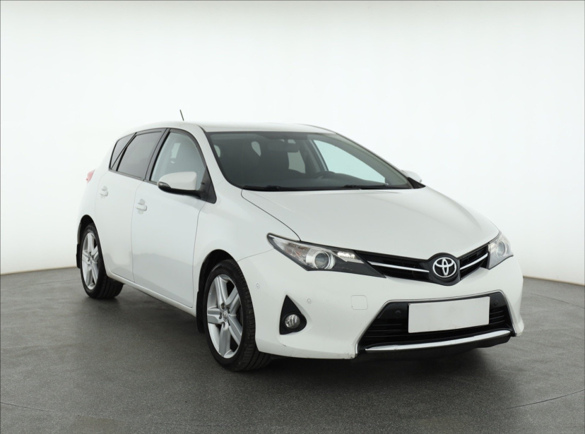 Toyota Auris, 2013