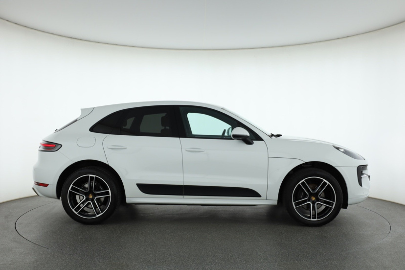 Porsche Macan, 2020