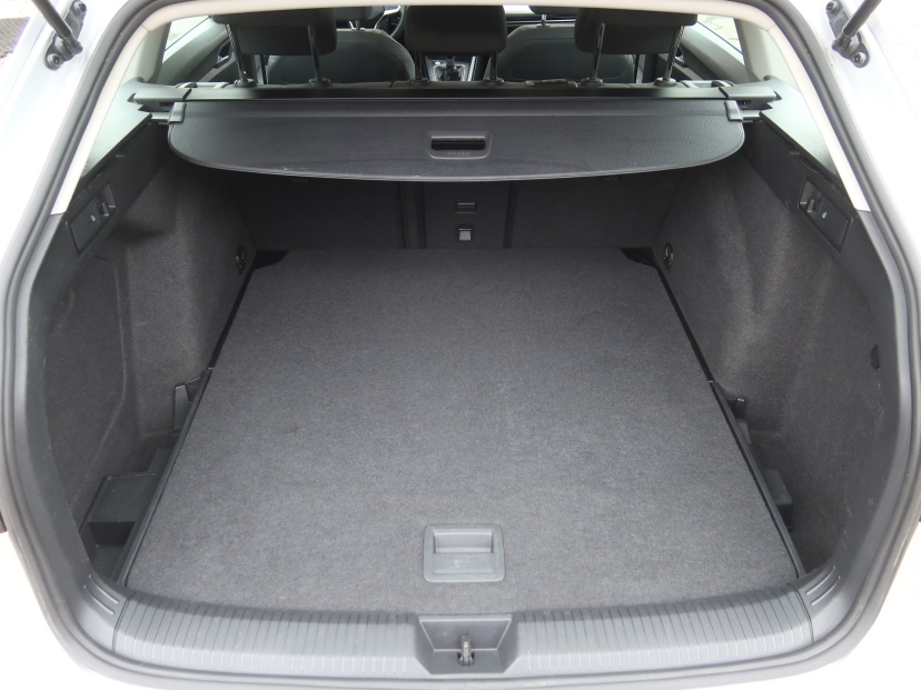 Volkswagen Golf, 2023
