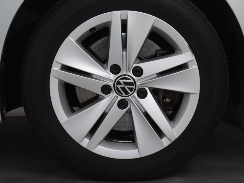 Volkswagen Golf, 2023