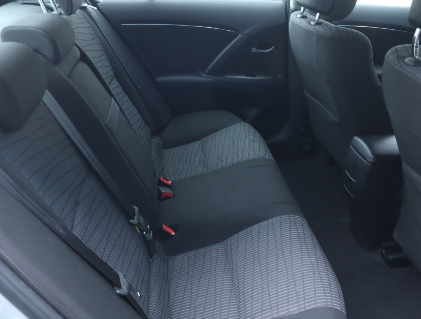 Toyota Avensis, 2011