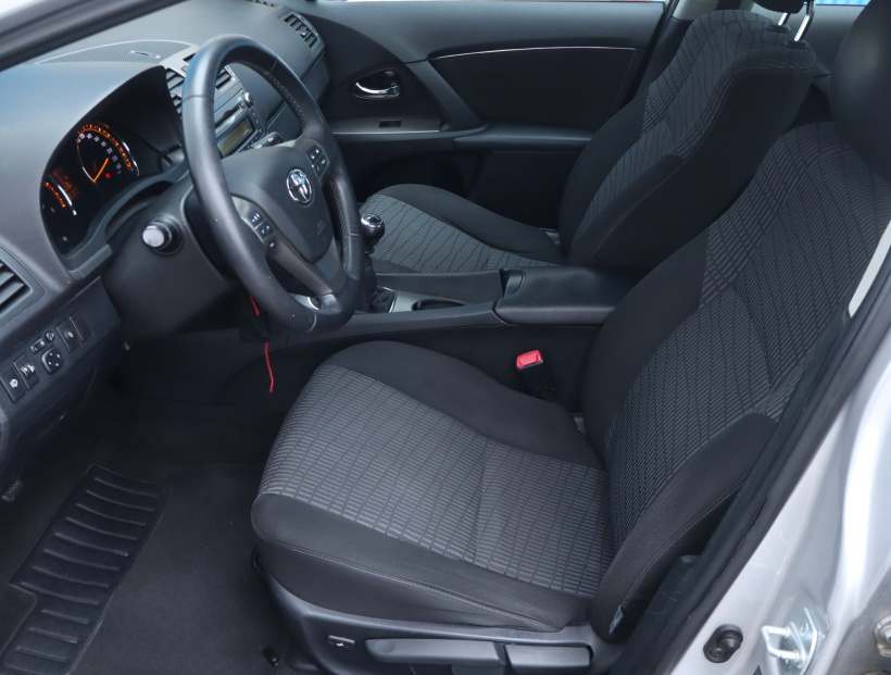 Toyota Avensis, 2011