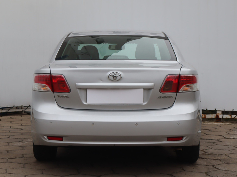 Toyota Avensis, 2011