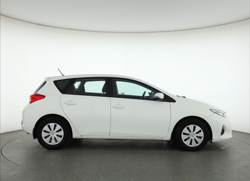 Toyota Auris, 2014