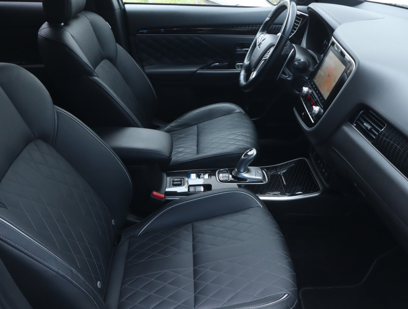 Mitsubishi Outlander, 2020
