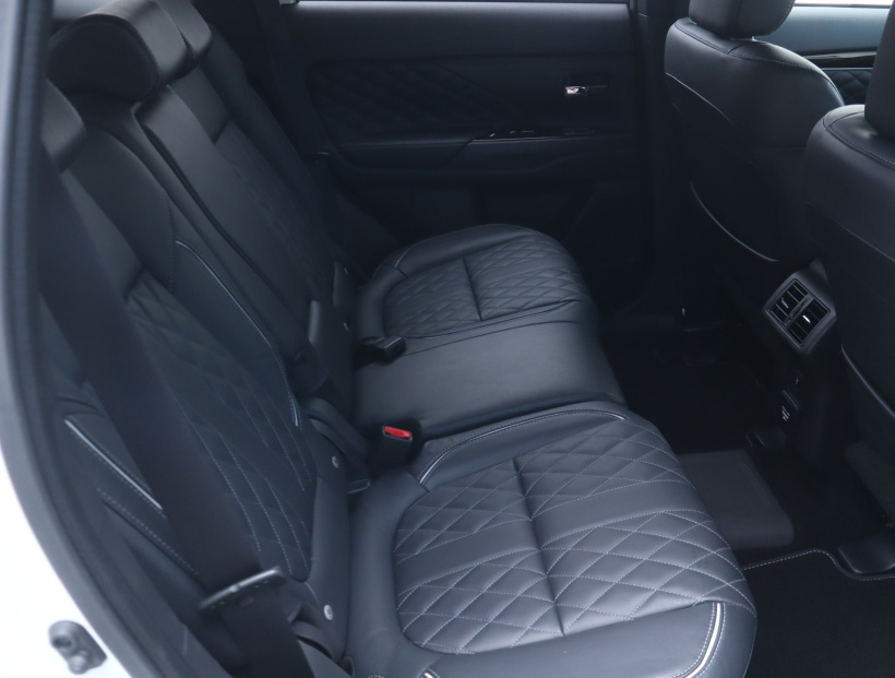 Mitsubishi Outlander, 2020