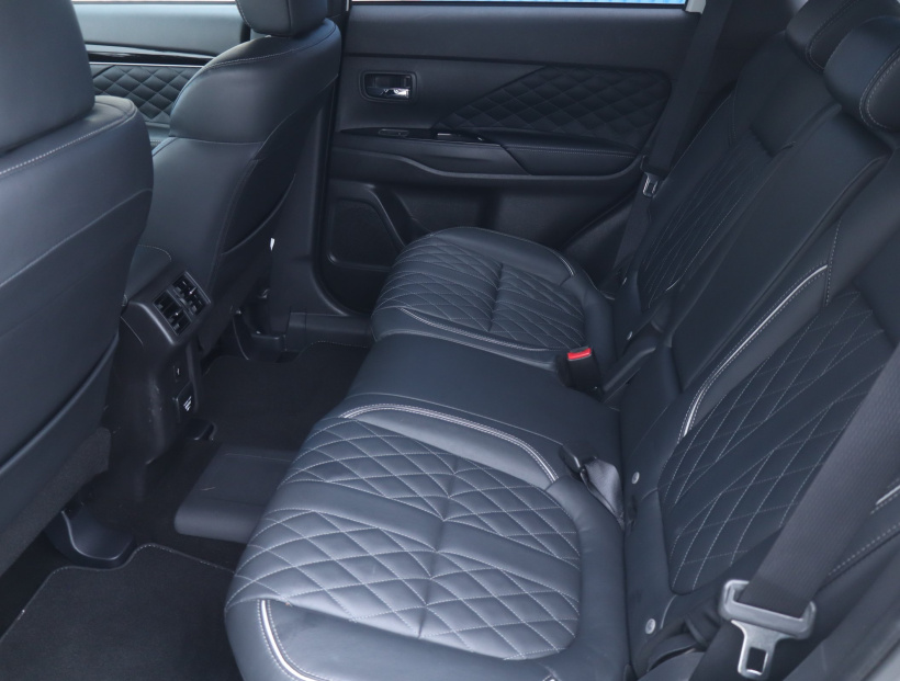 Mitsubishi Outlander, 2020