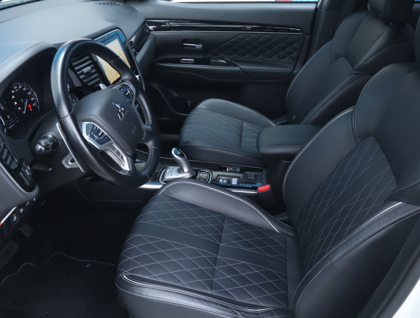 Mitsubishi Outlander, 2020