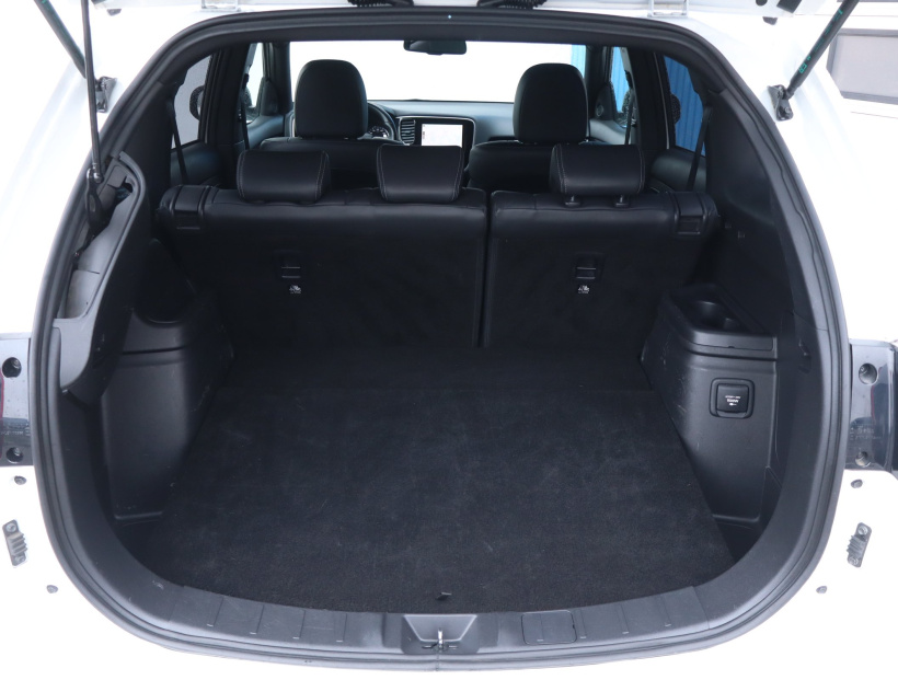 Mitsubishi Outlander, 2020