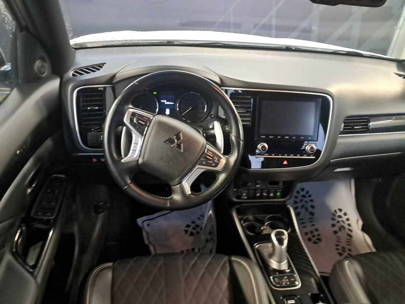 Mitsubishi Outlander, 2020