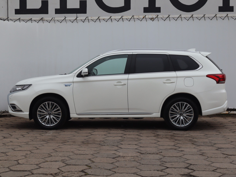 Mitsubishi Outlander, 2020