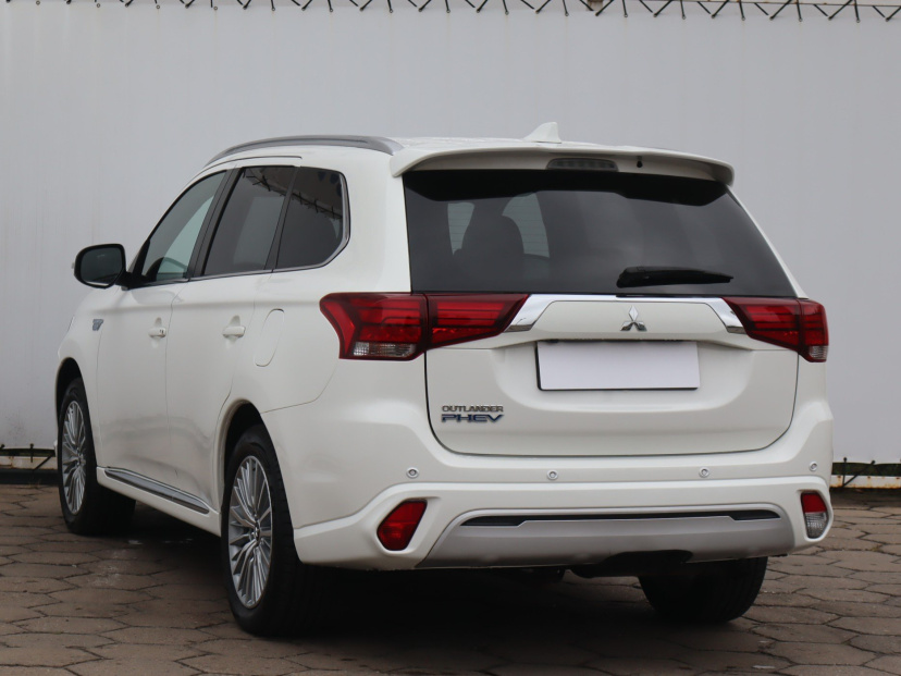 Mitsubishi Outlander, 2020