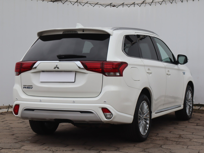 Mitsubishi Outlander, 2020