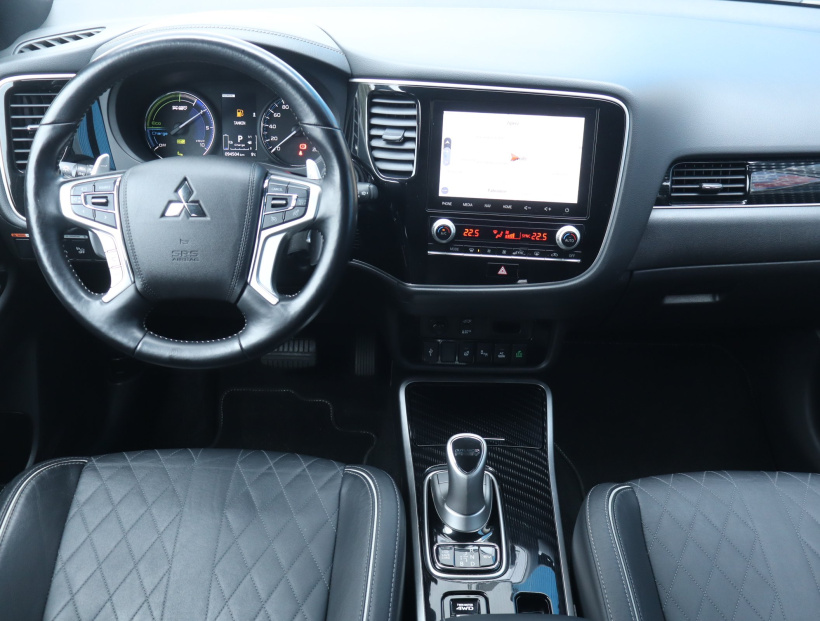 Mitsubishi Outlander, 2020
