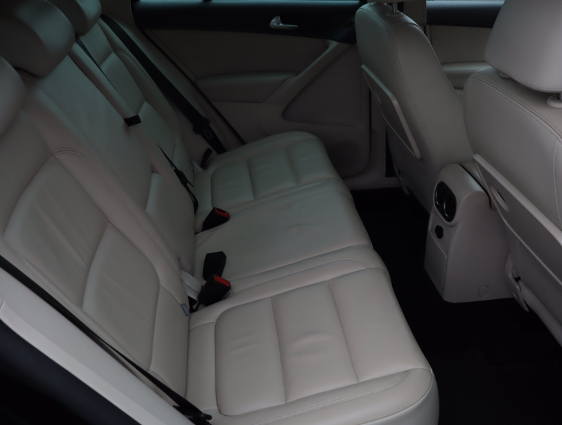 Volkswagen Tiguan, 2010