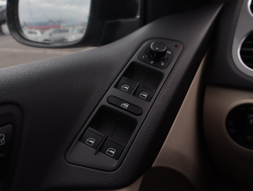 Volkswagen Tiguan, 2010