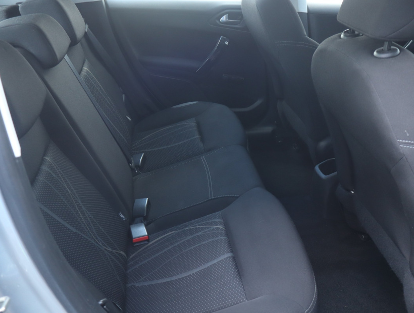 Peugeot 208, 2013