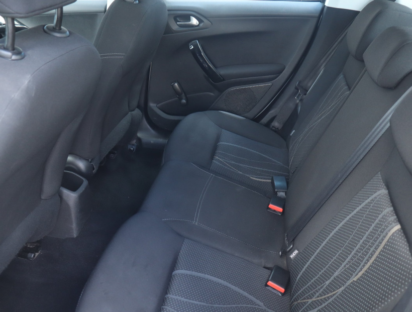 Peugeot 208, 2013