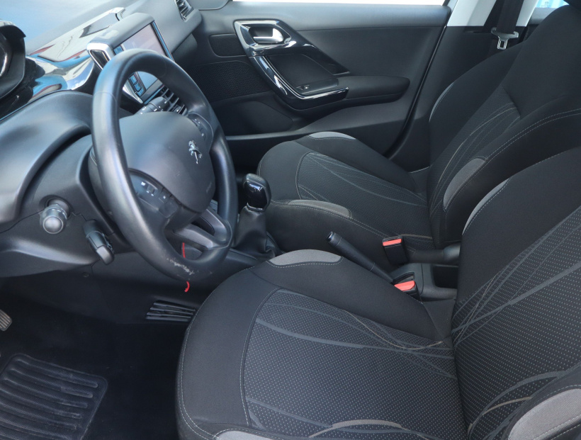 Peugeot 208, 2013