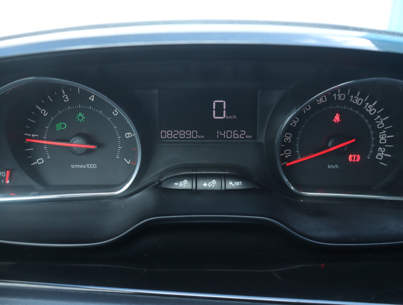 Peugeot 208, 2013
