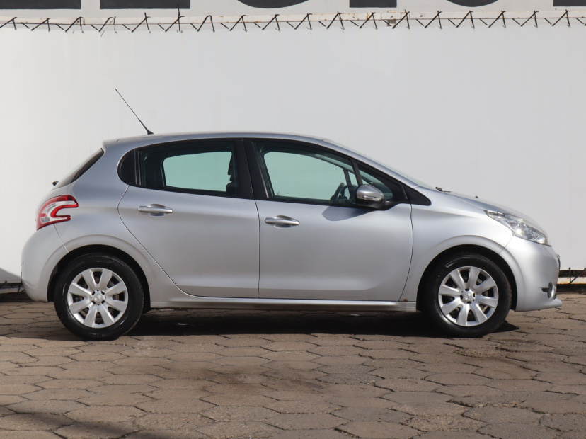 Peugeot 208, 2013