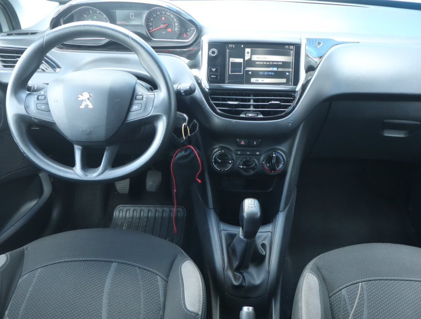 Peugeot 208, 2013