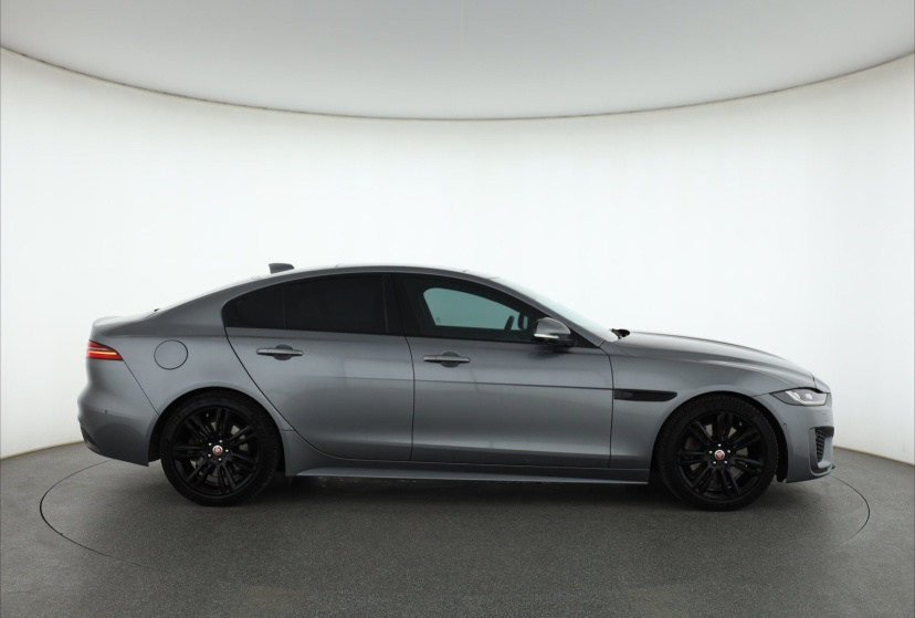 Jaguar XE, 2021