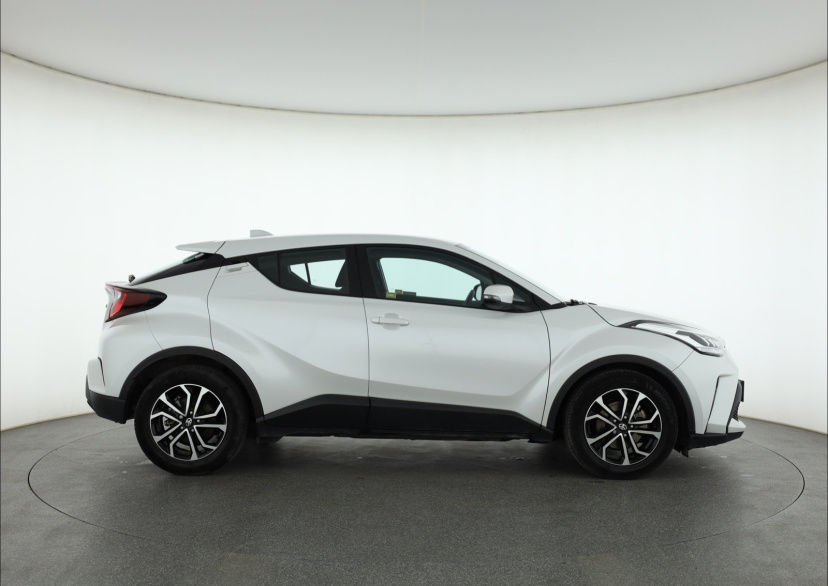 Toyota C-HR, 2023