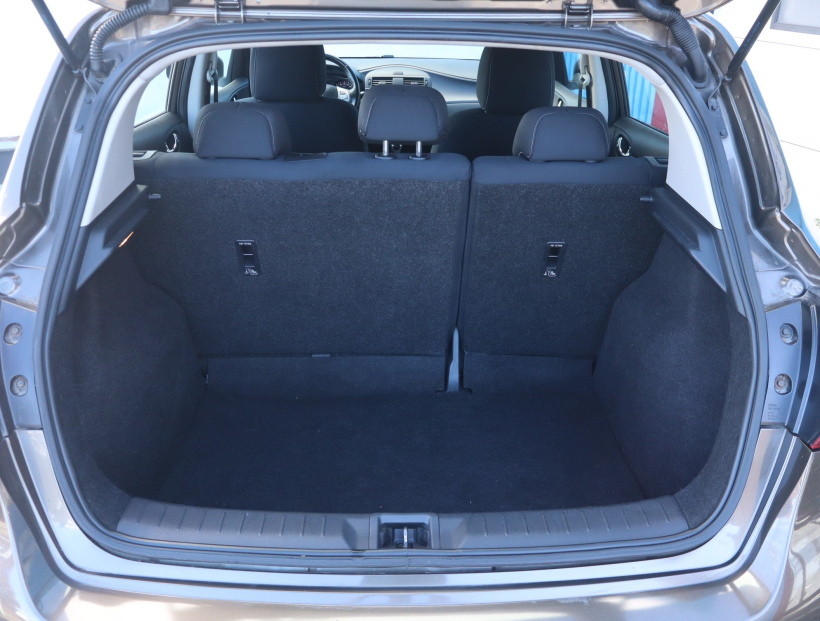 Nissan Pulsar, 2015
