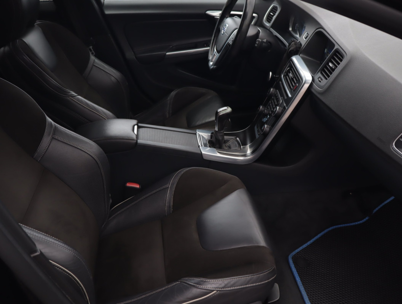 Volvo V60, 2015