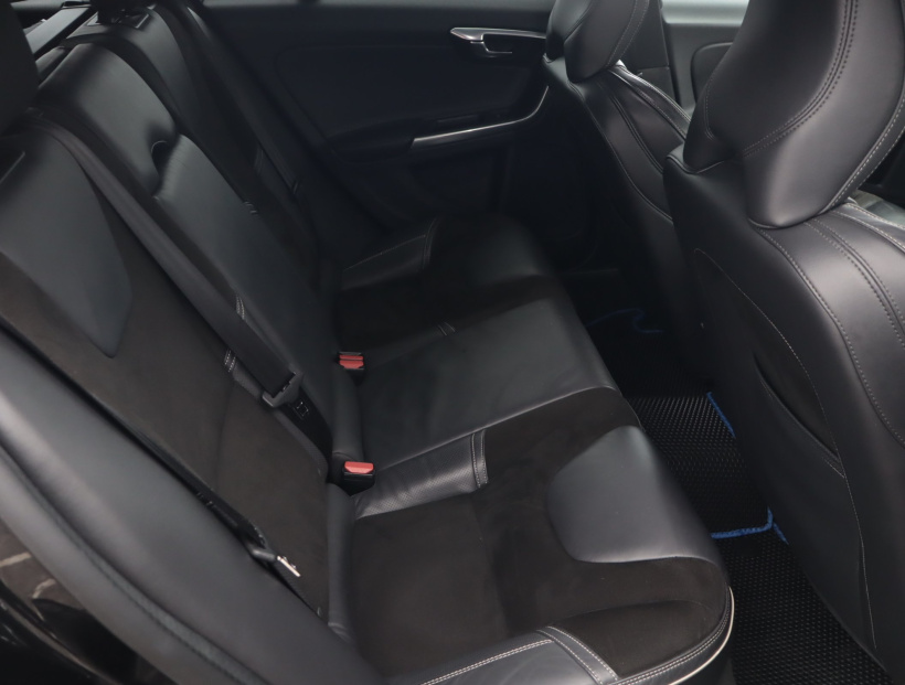 Volvo V60, 2015