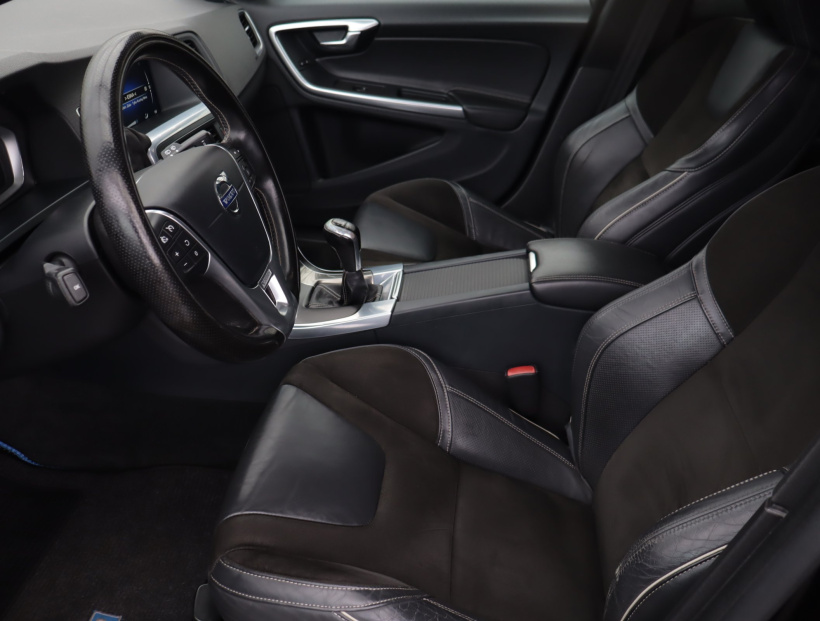 Volvo V60, 2015