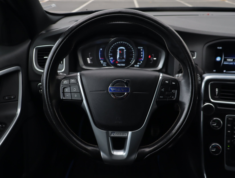 Volvo V60, 2015