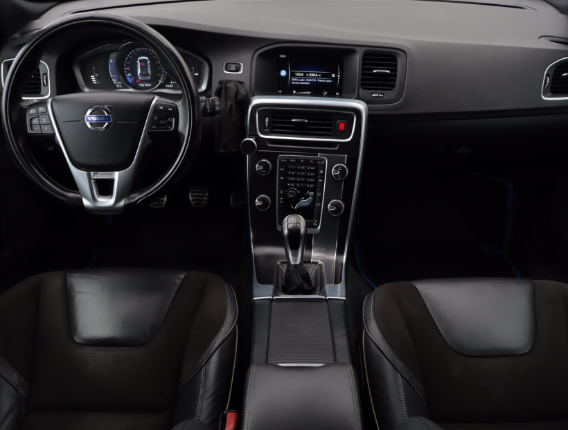 Volvo V60, 2015