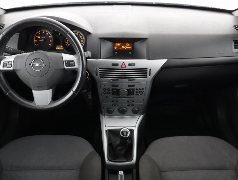 Opel Astra, 2010