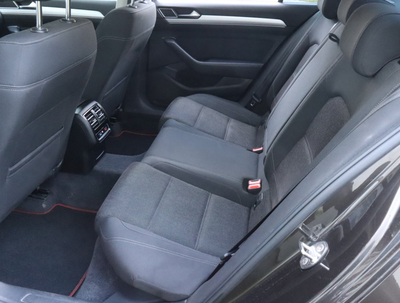 Volkswagen Passat, 2015