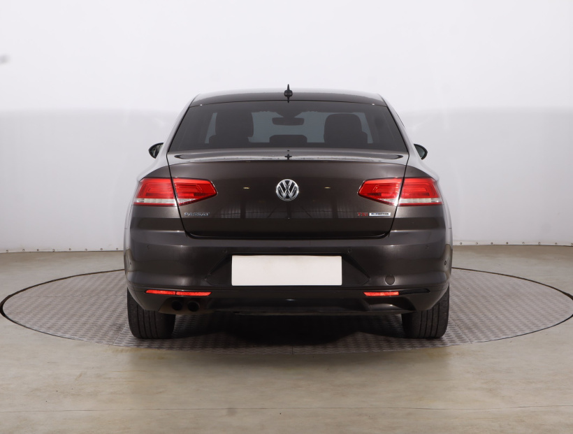 Volkswagen Passat, 2015